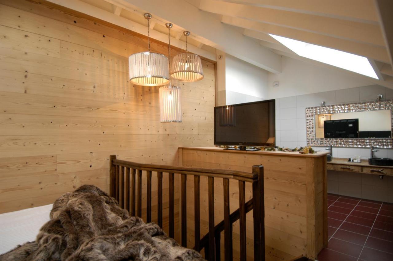 Auberge De Maison Rouge Vetraz-Monthoux Ruang foto