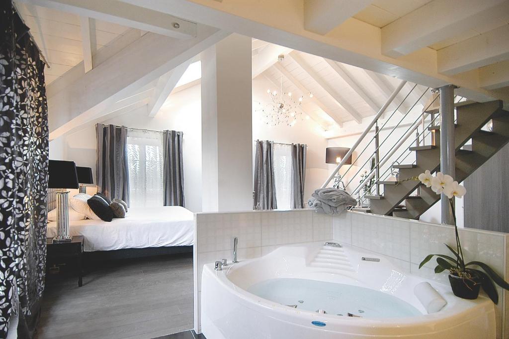 Auberge De Maison Rouge Vetraz-Monthoux Ruang foto