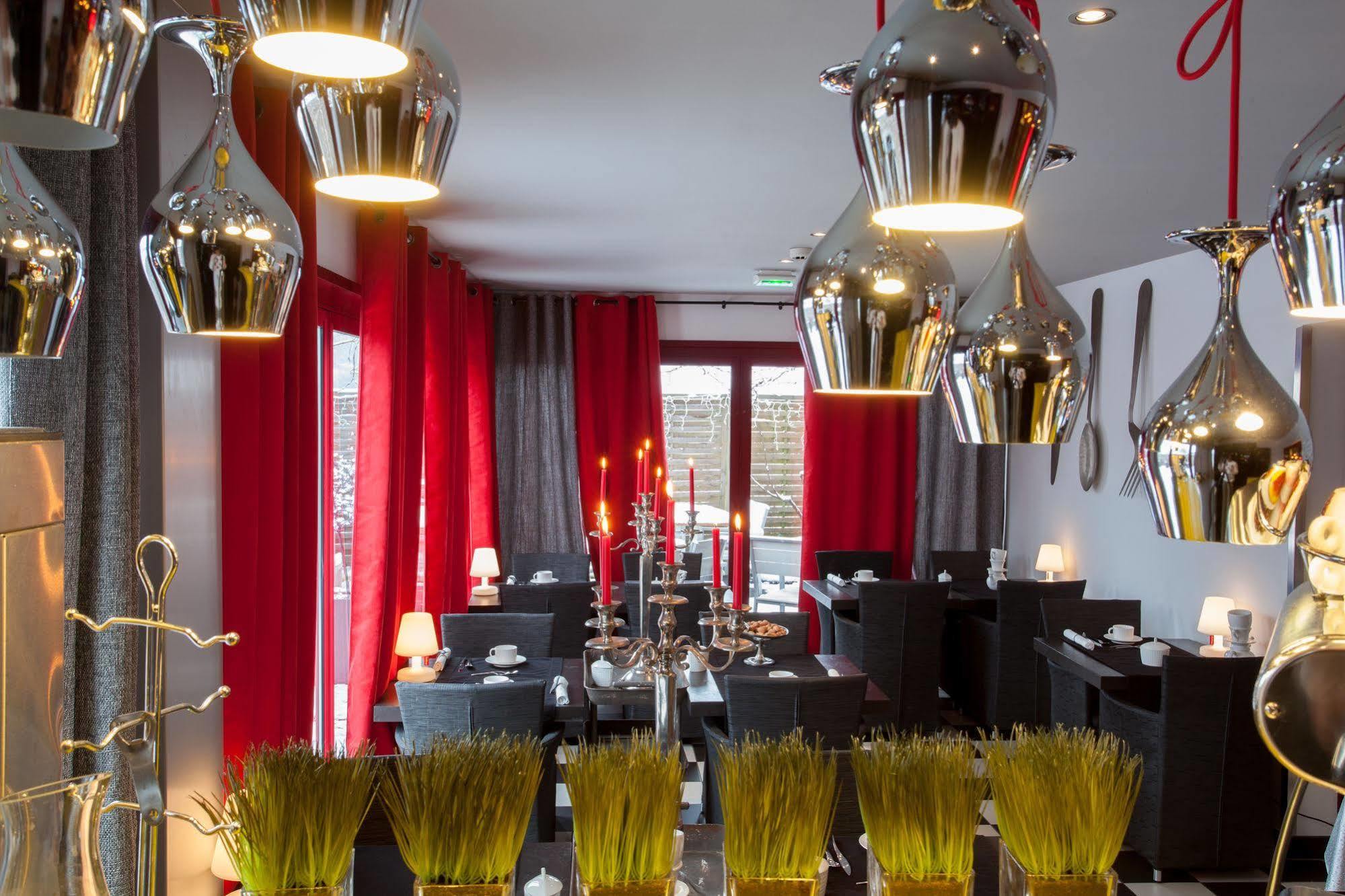 Auberge De Maison Rouge Vetraz-Monthoux Bagian luar foto