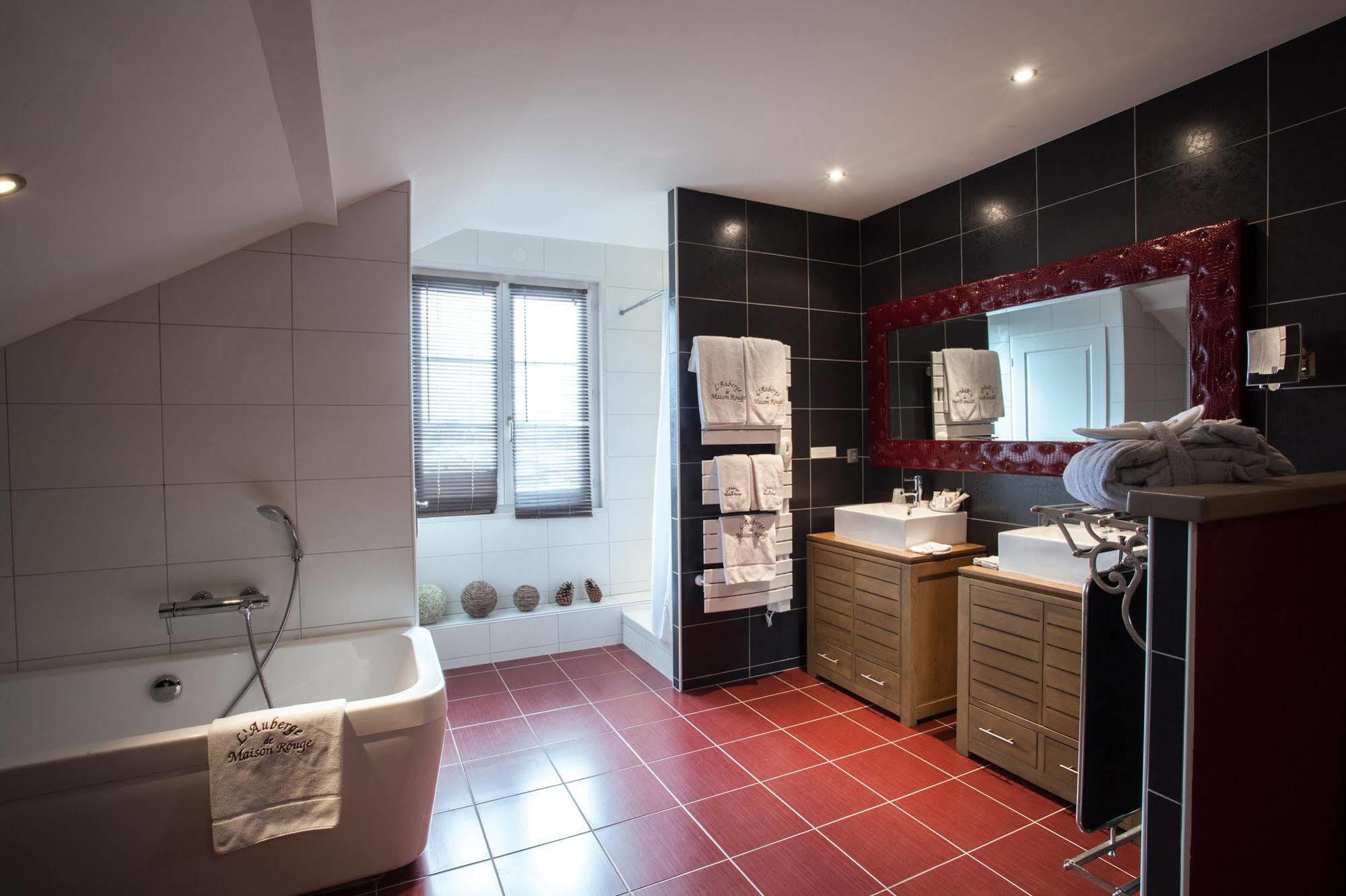 Auberge De Maison Rouge Vetraz-Monthoux Bagian luar foto